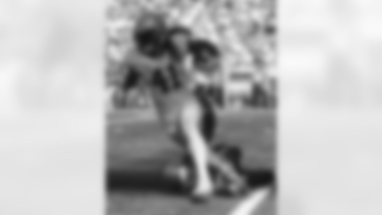 Check out photos of New Orleans Saints running back Alvin Kamara in action during the 2021 NFL season.