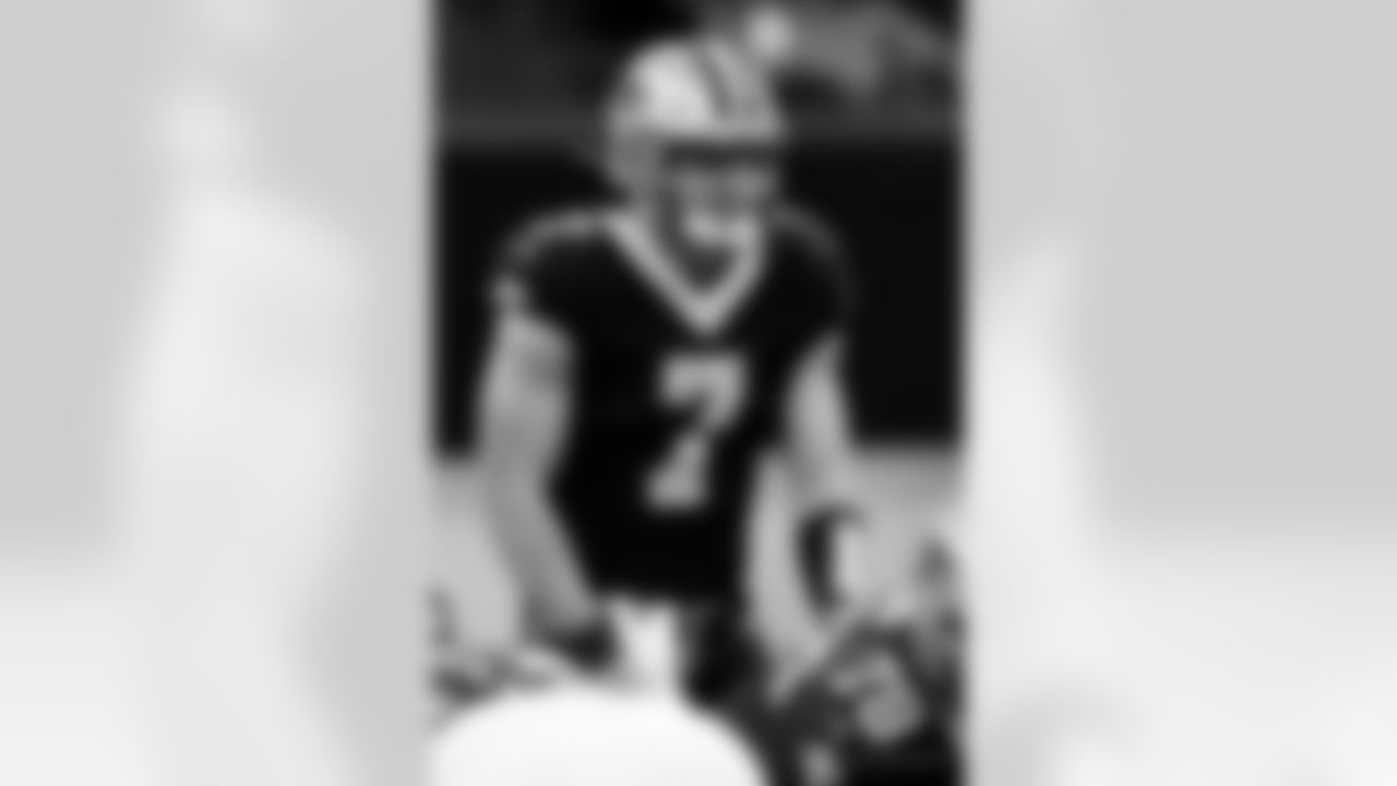 Game action photos from the New Orleans Saints vs. Atlanta Falcons matchup in Week 11 of the 2020 NFL season.