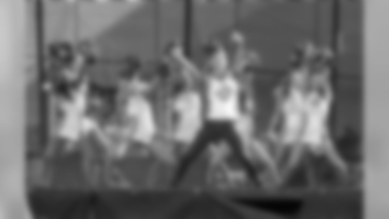 Gallery-fans-champions-square-1440-256-_0214