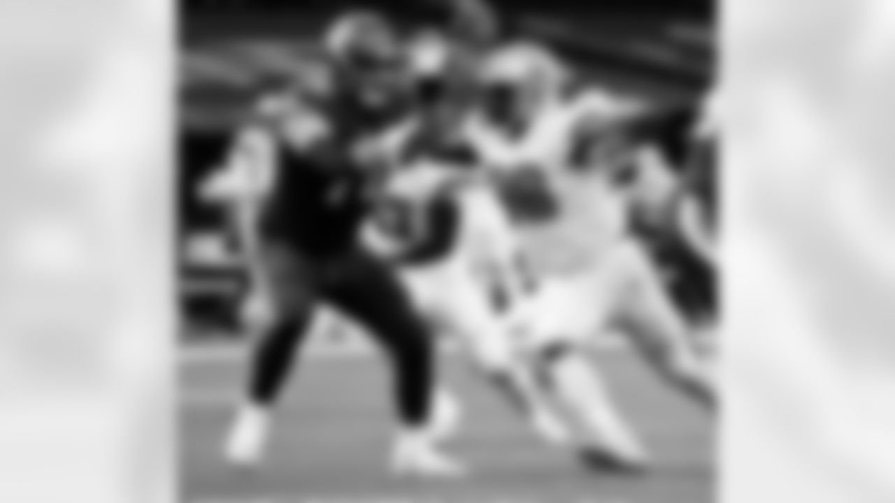 Game action photos from the New Orleans Saints vs. Minnesota Vikings matchup on Christmas Day in Week 16 of the 2020 NFL season.