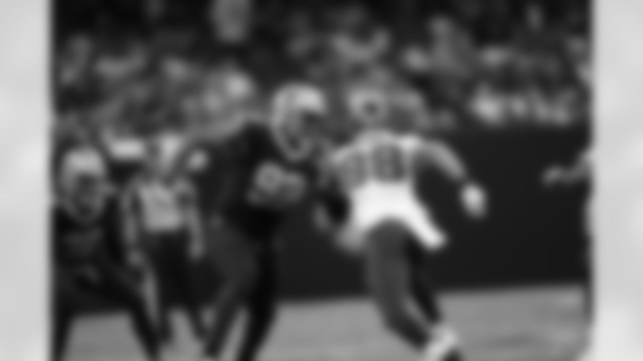 Check out photos of New Orleans Saints defensive end Marcus Davenport in action throughout the 2022 season.
