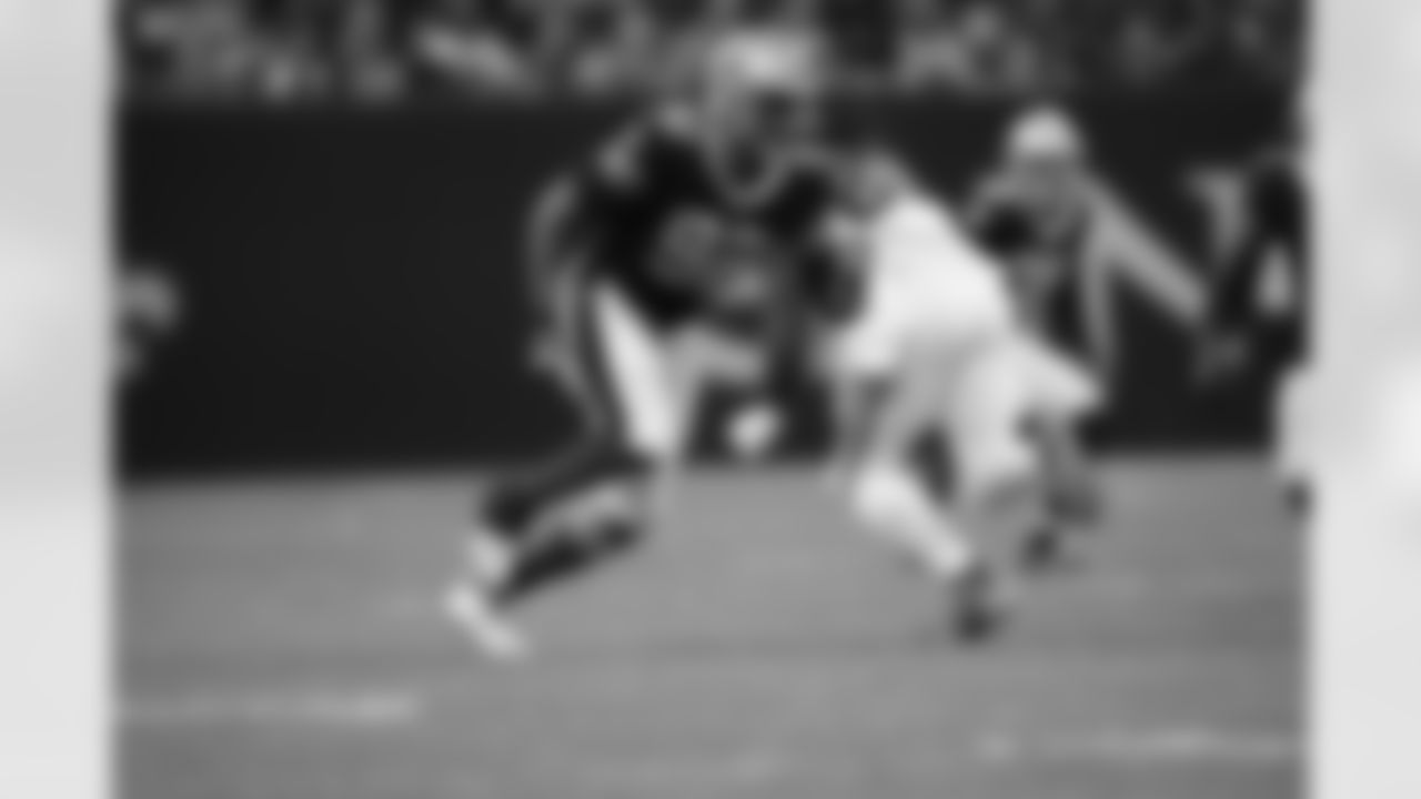 Check out photos of New Orleans Saints defensive end Marcus Davenport in action during the 2021 NFL season.