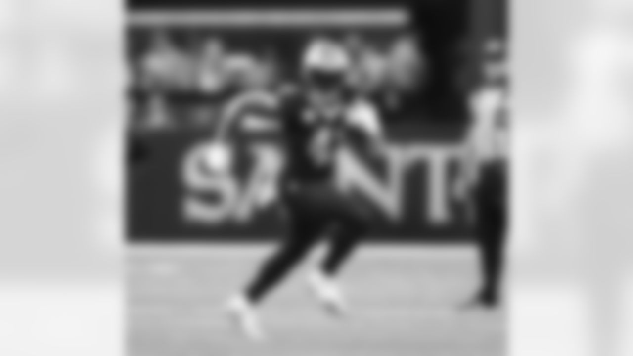 New Orleans Saints running back Alvin Kamara in action during their 2022 Week 5 game against the Seattle Seahawks.