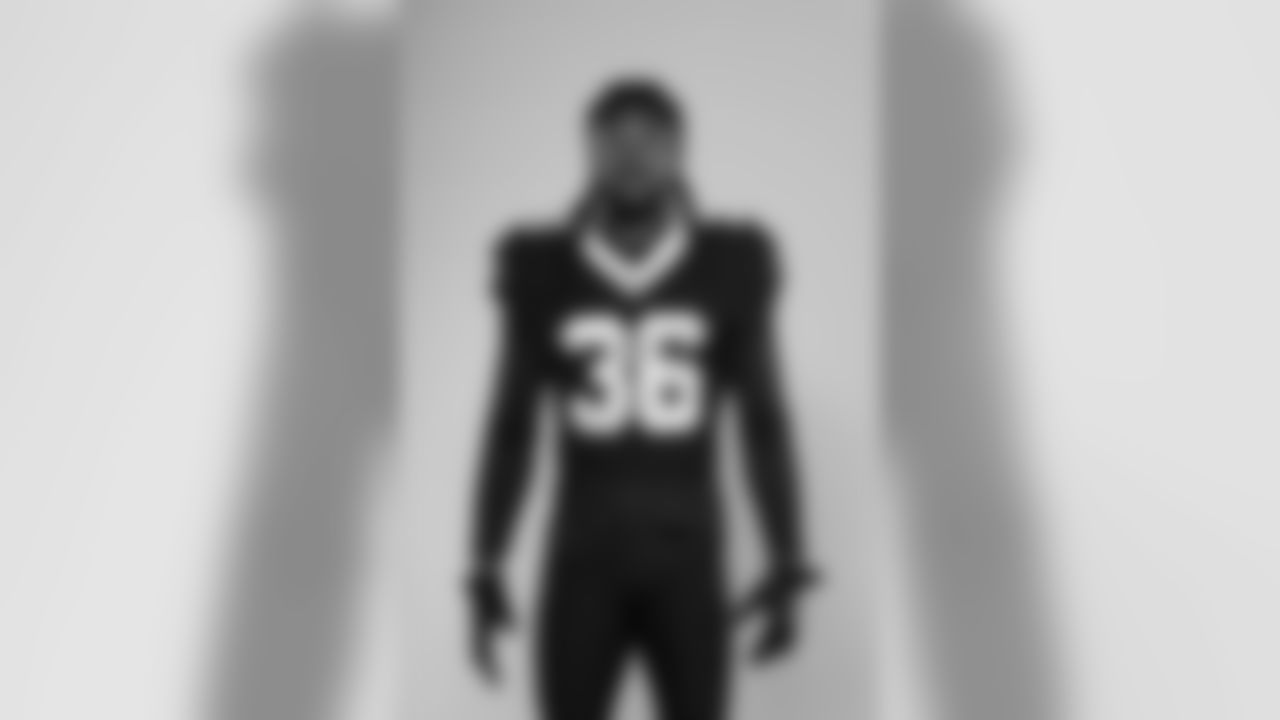 Get a look inside Saints Media Day as New Orleans players take their portraits ahead of the 2020 season.