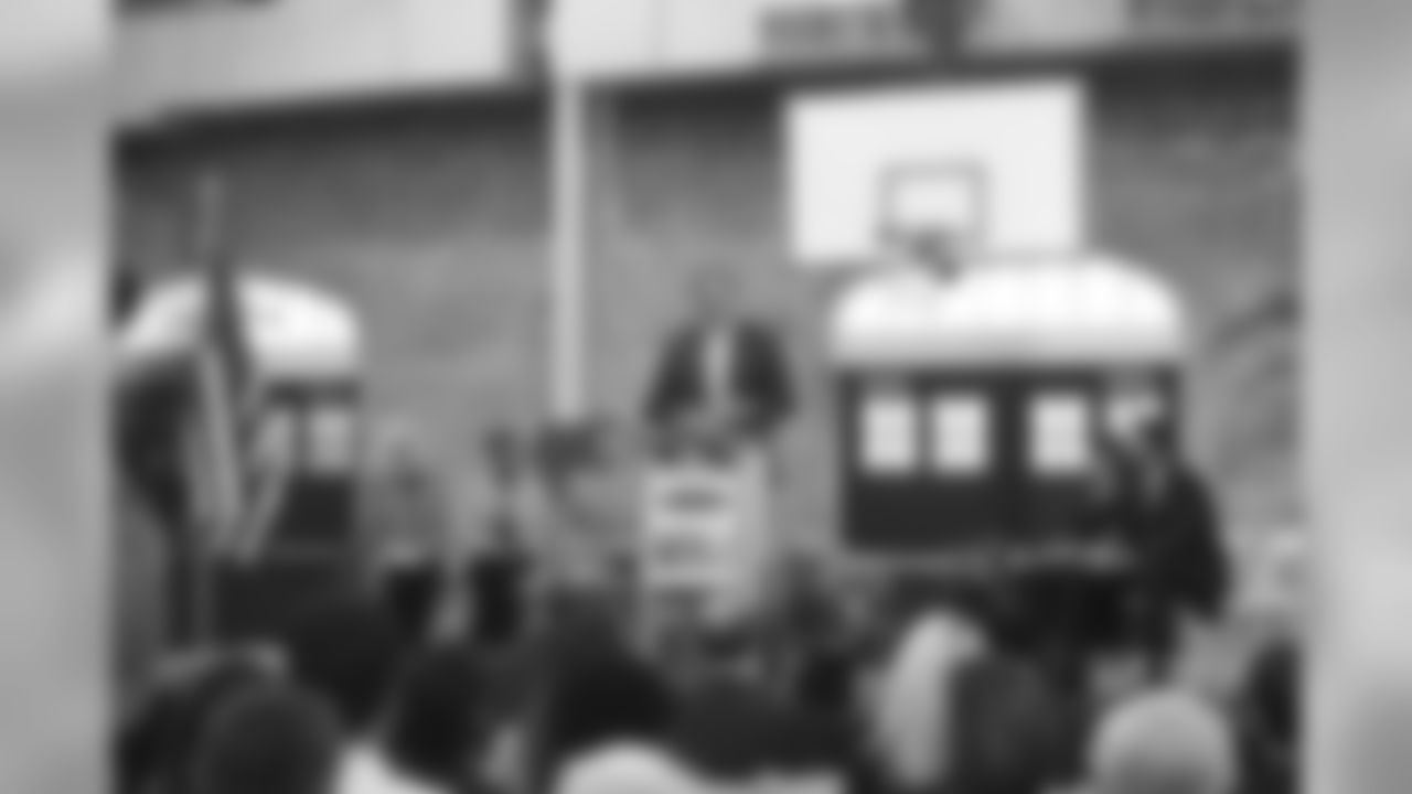 GALLERY_BENSON_KINGSLEY_2560_1440LM375