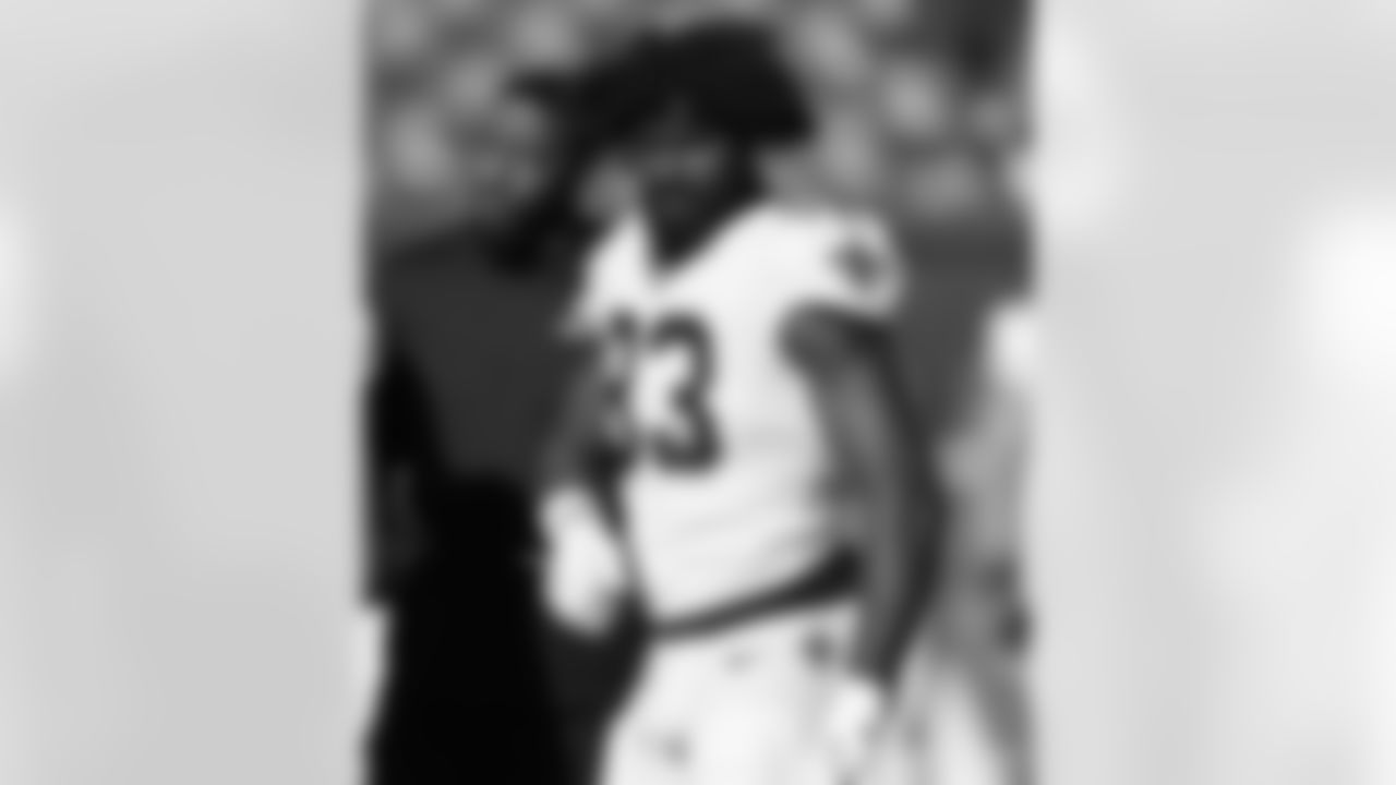 Check out the pregame warmups from the New Orleans Saints ahead of their game against the Philadelphia Eagles in Week 17 of the 2022 NFL season.
