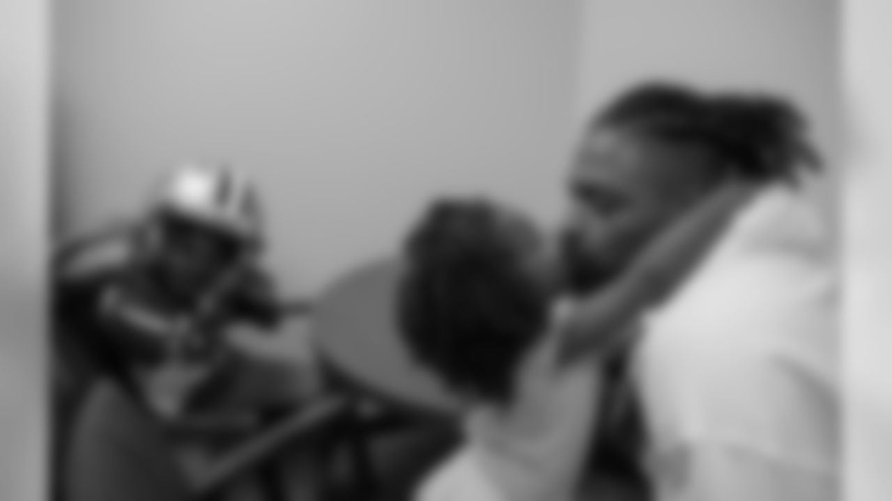 Gallery-CameronJordan-ContractSigning-061219_032