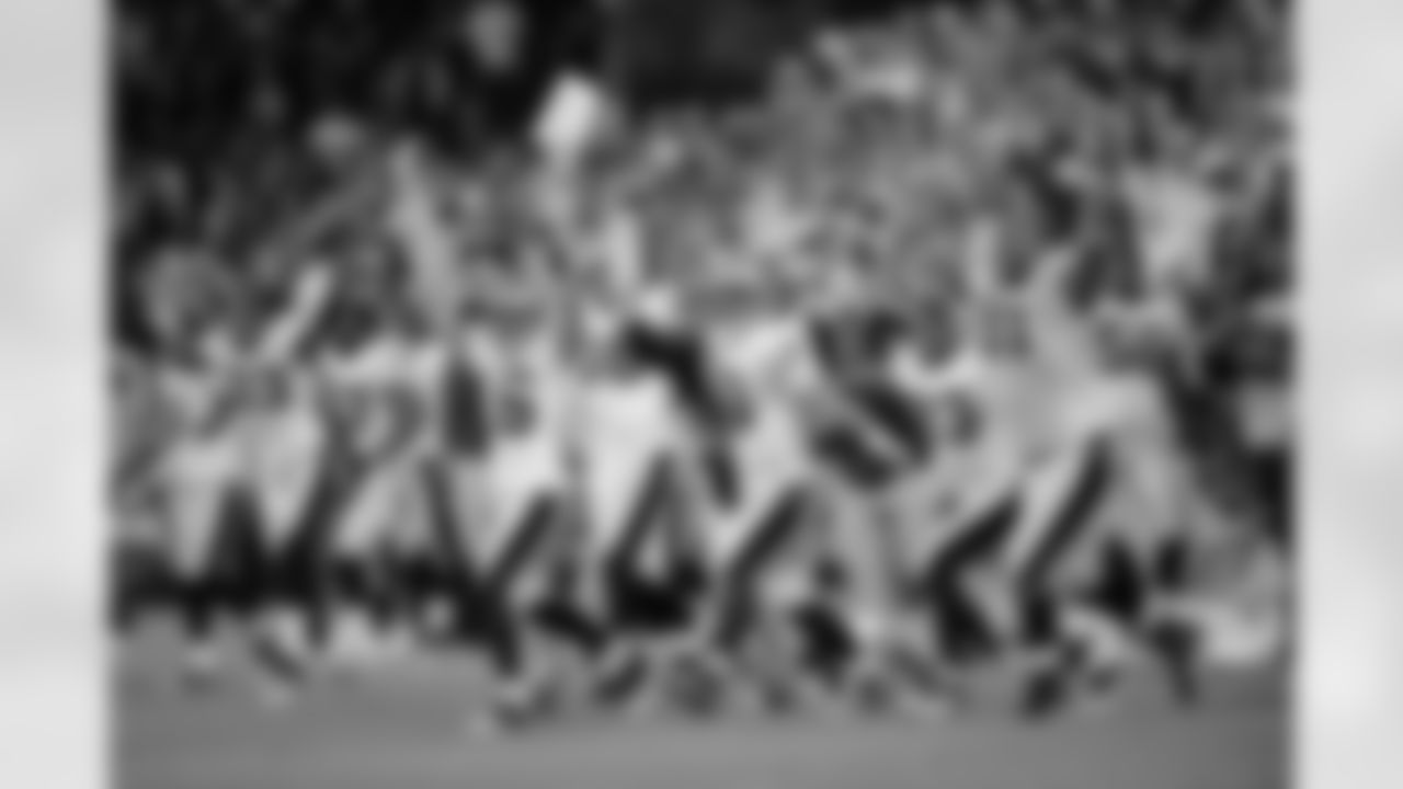 The Saints sideline erupts after K Garrett Hartley kicks the game-winning FG against the 49ers on Sept. 20.