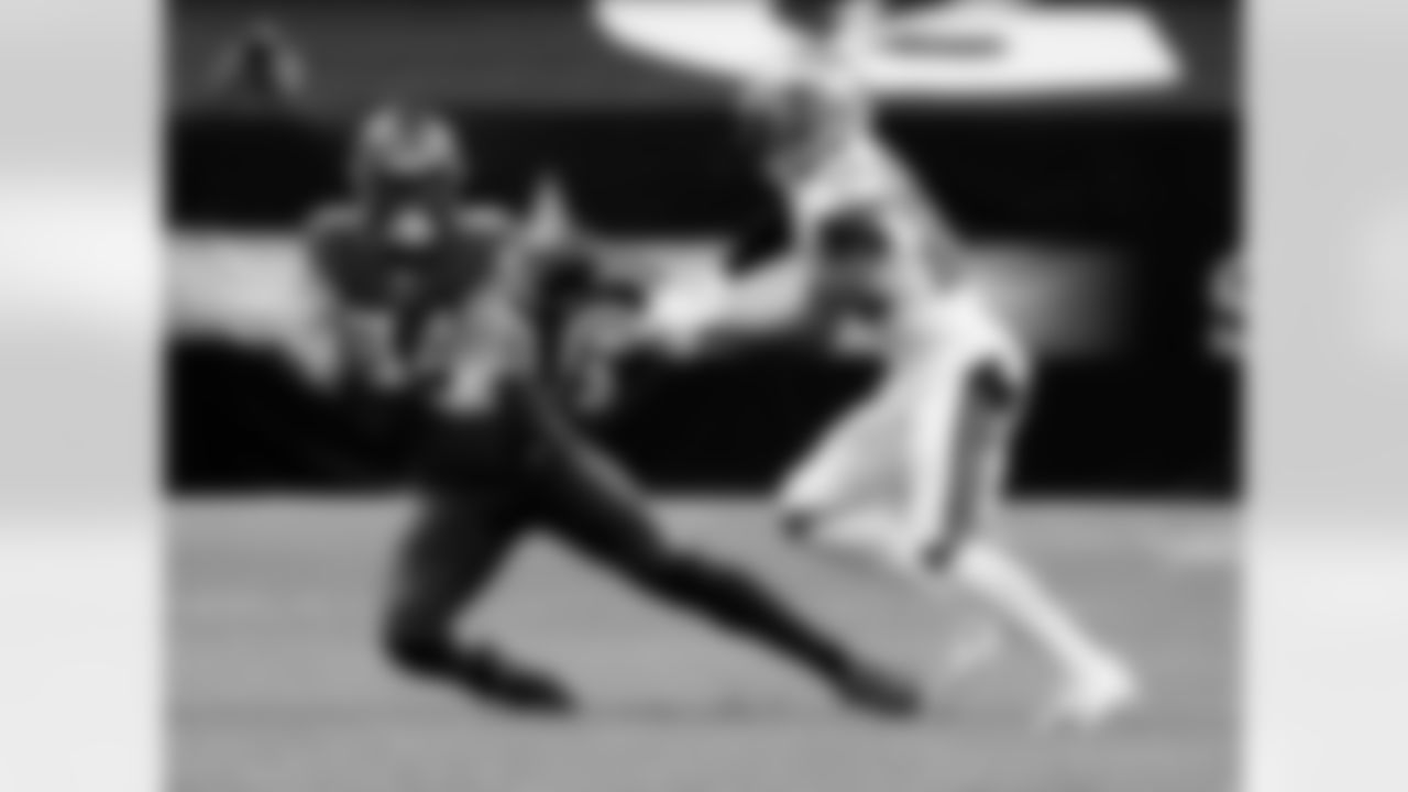 Game action photos from the New Orleans Saints vs. Minnesota Vikings matchup on Christmas Day in Week 16 of the 2020 NFL season.