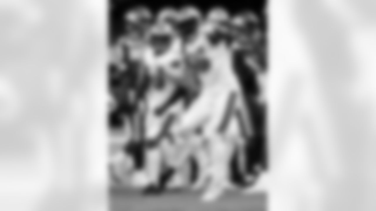 Game action photos from the New Orleans Saints vs. Minnesota Vikings matchup on Christmas Day in Week 16 of the 2020 NFL season.