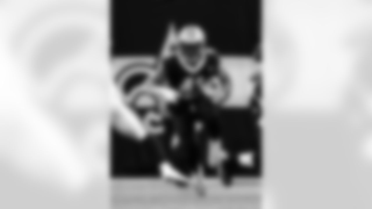Saints 20 - Eagles 14 (W)
Divisional Game
Michael C. Hebert