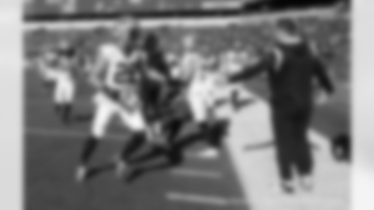 Check out the pregame warmups from the New Orleans Saints ahead of their game against the Philadelphia Eagles in Week 17 of the 2022 NFL season.