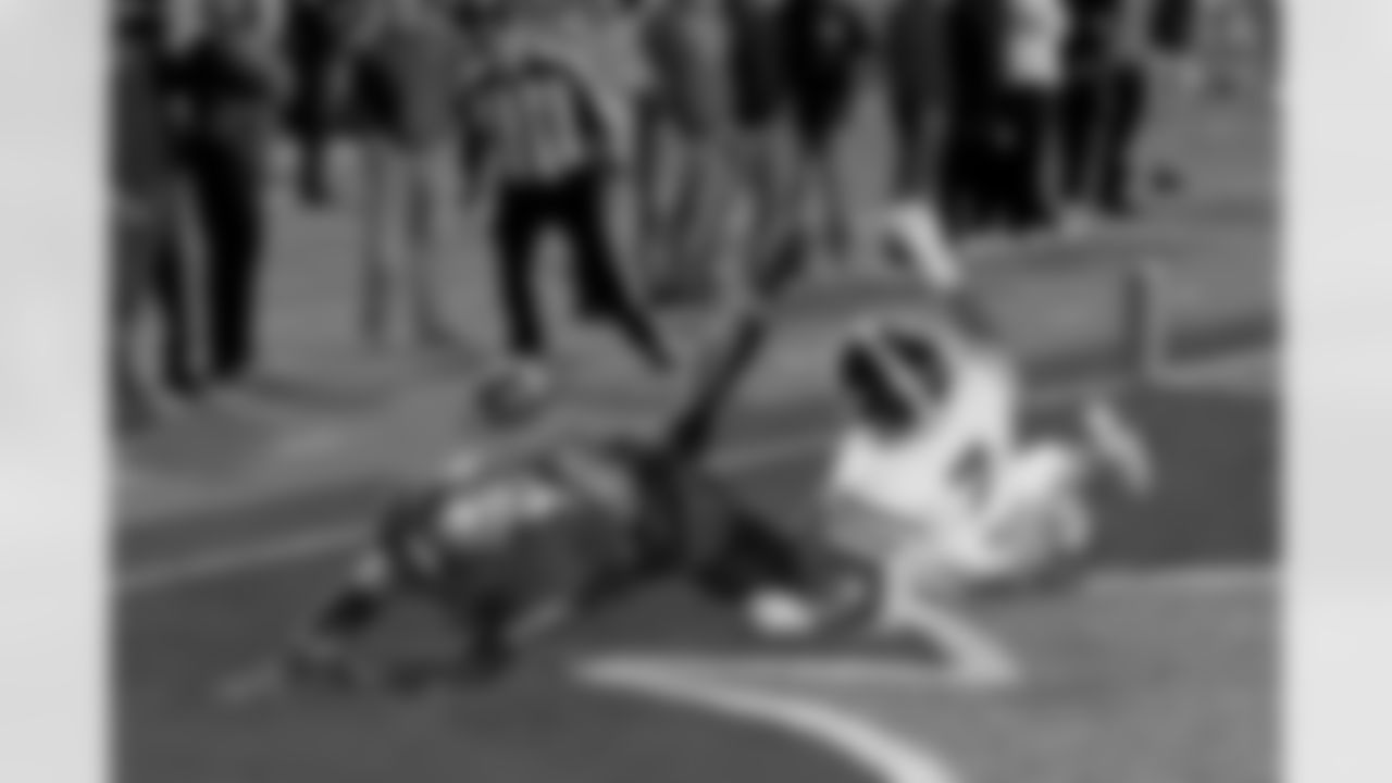 With New Orleans Saints Super Bowl-winning wide receiver Robert Meachem in attendance, the host Destrehan Wildcats defeated the Panthers of Woodlawn 29-20 in the Class 5A round two playoff during the Sanderson Farms Louisiana High School Game of the Month on Friday, November 19, 2021.