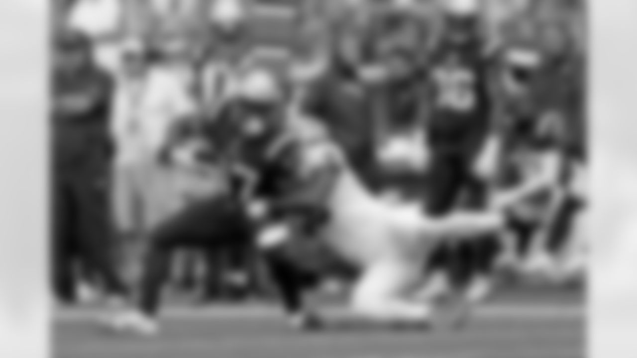 Check out photos of New Orleans Saints linebacker Demario Davis in action during the 2021 NFL season.