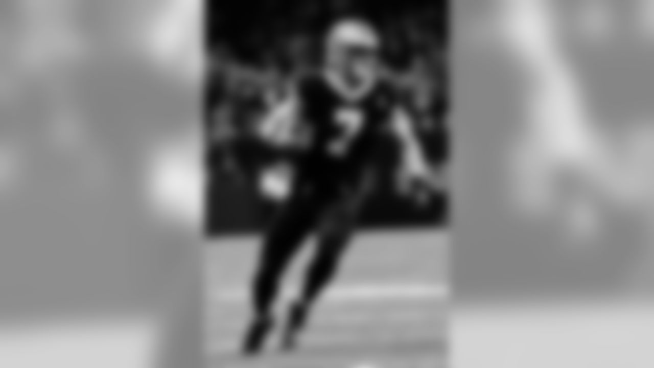 Saints 20 - Eagles 14 (W)
Divisional Game
Michael C. Hebert