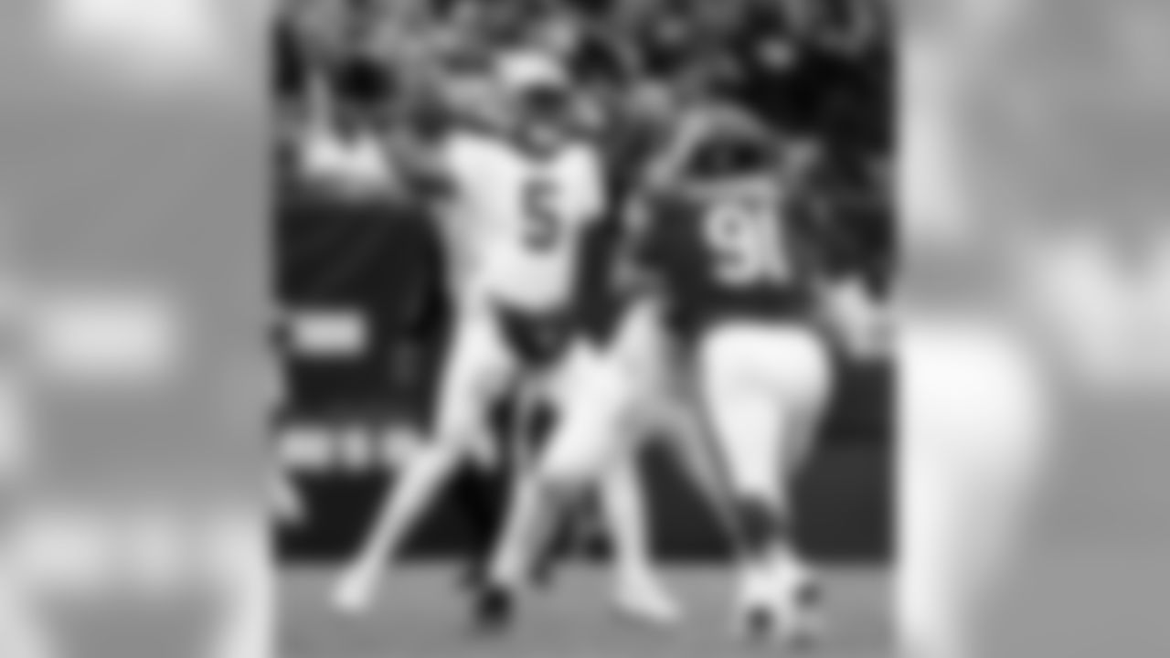 2nd gallery of game action photos from the New Orleans Saints win over the Chicago Bears in Week 7 of the 2019 NFL season.