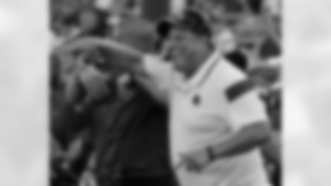 The New Orleans Saints hire Todd Grantham as defensive line coach for the 2023 season.