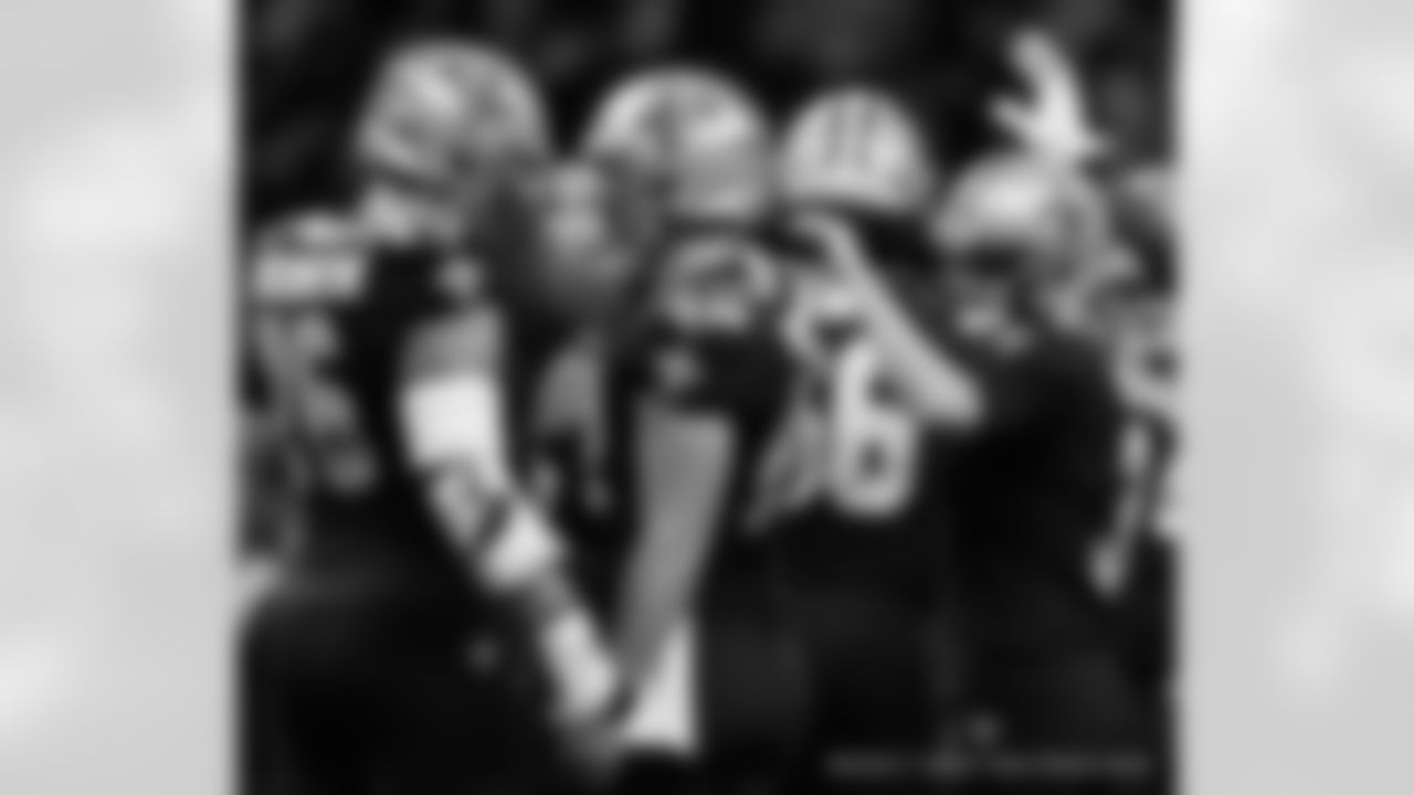 New Orleans Saints players in action during their 2022 Week 8 game against the Las Vegas Raiders.