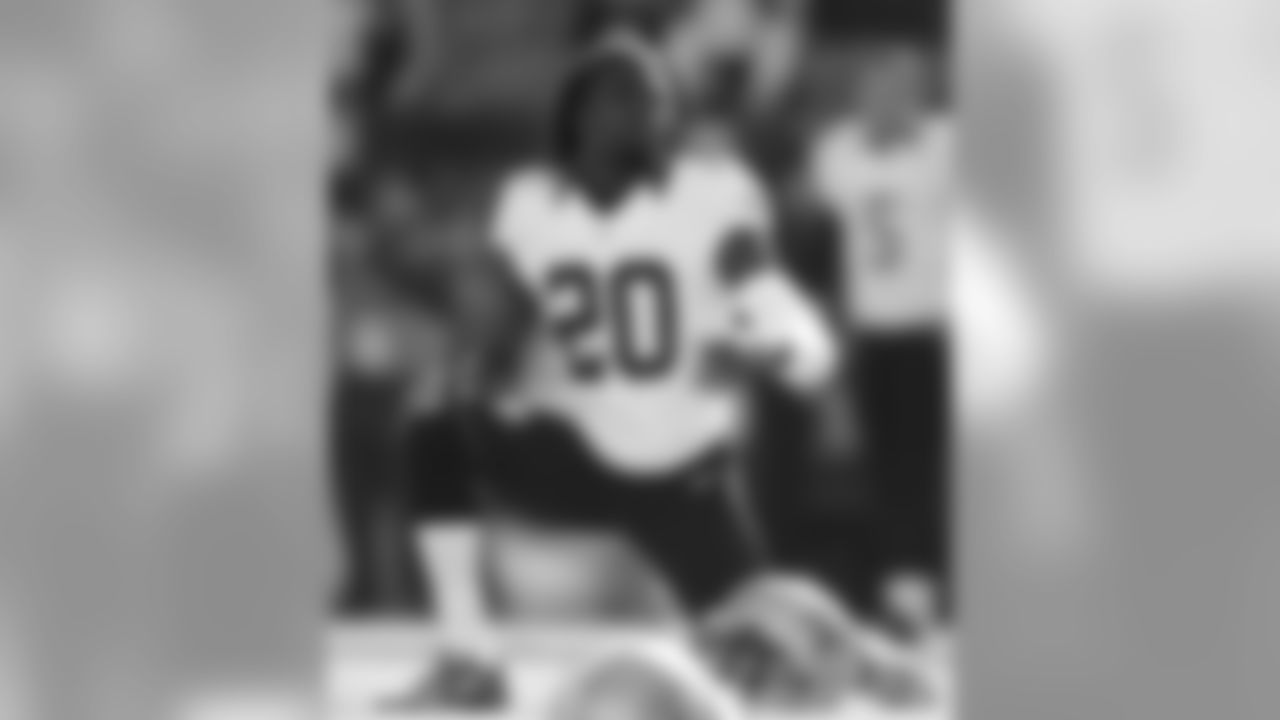 20 CB Brian Dixon