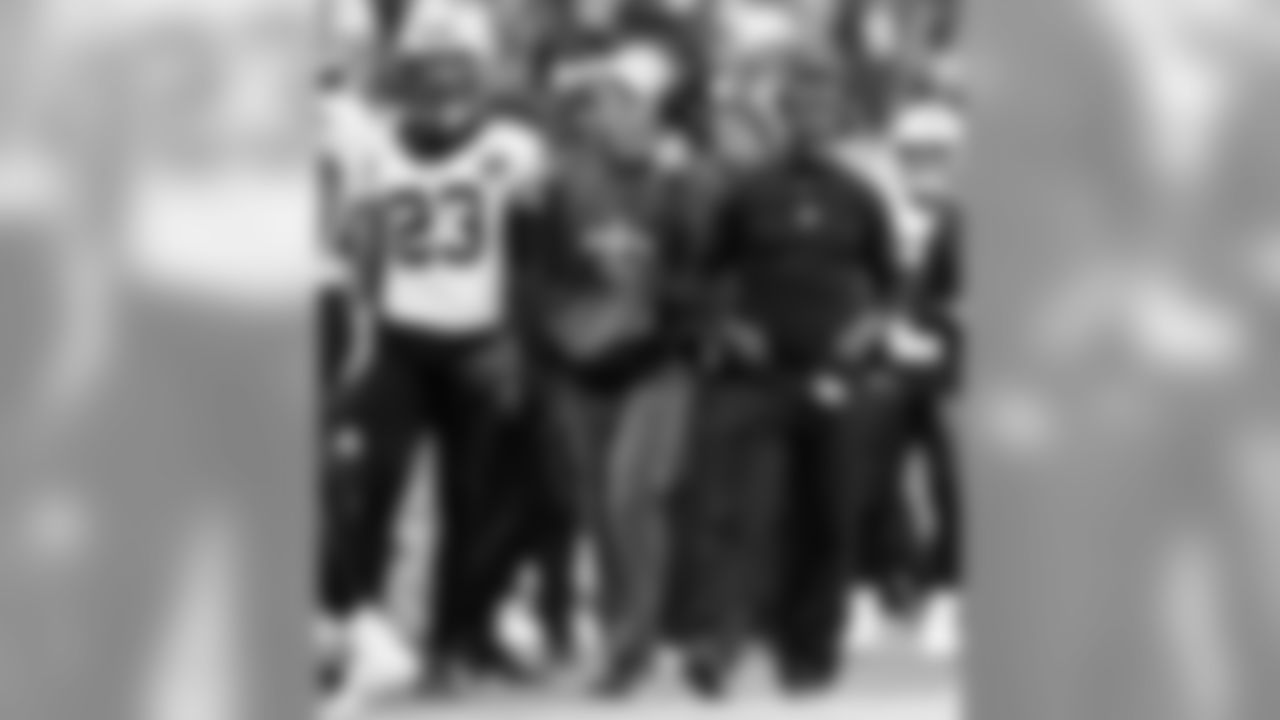 Gallery-Reg-Wk7-Saints-Ravens-Coaches-Staff-102118-011