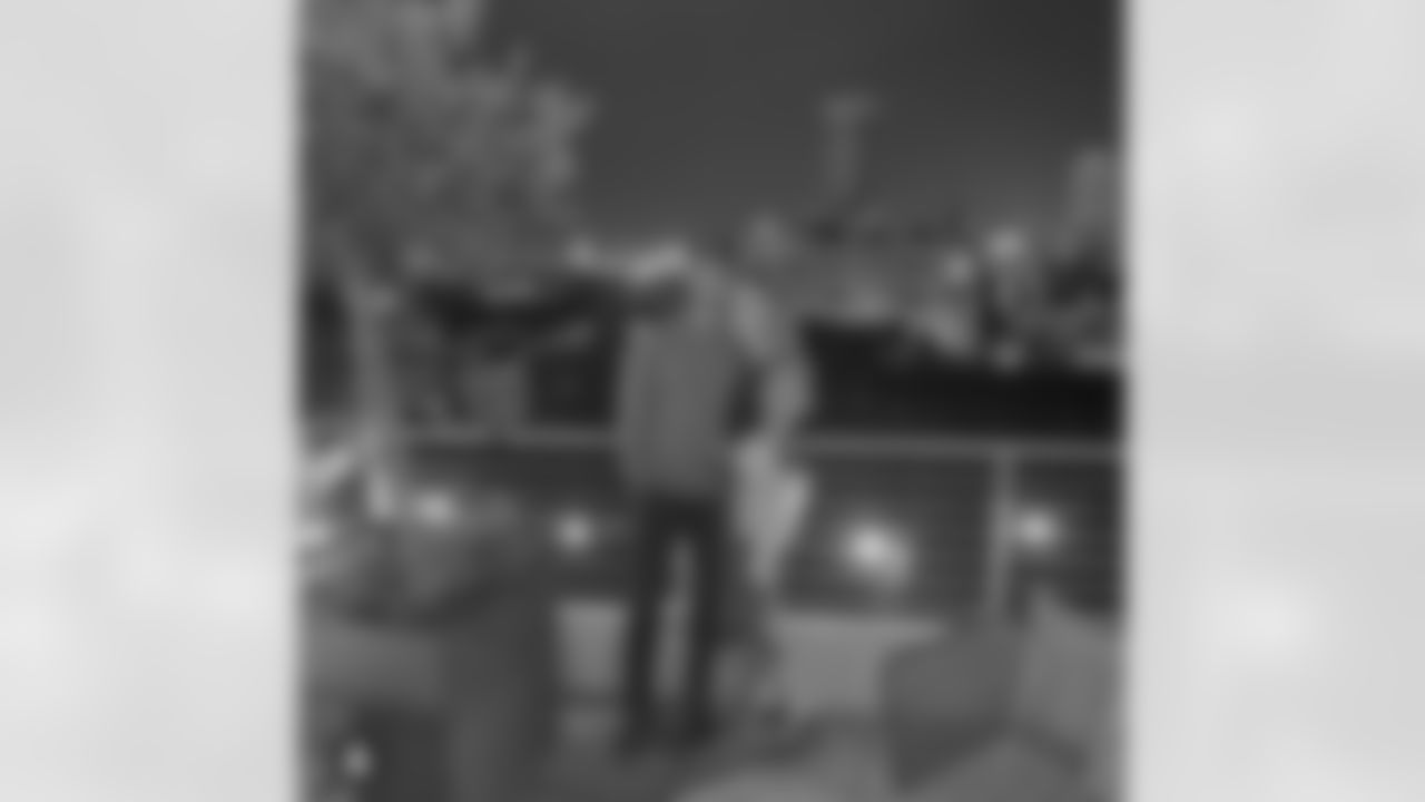 Wil Lutz: Things I'm thankful for...@mega_foxx and friends with a really cool rooftop view!