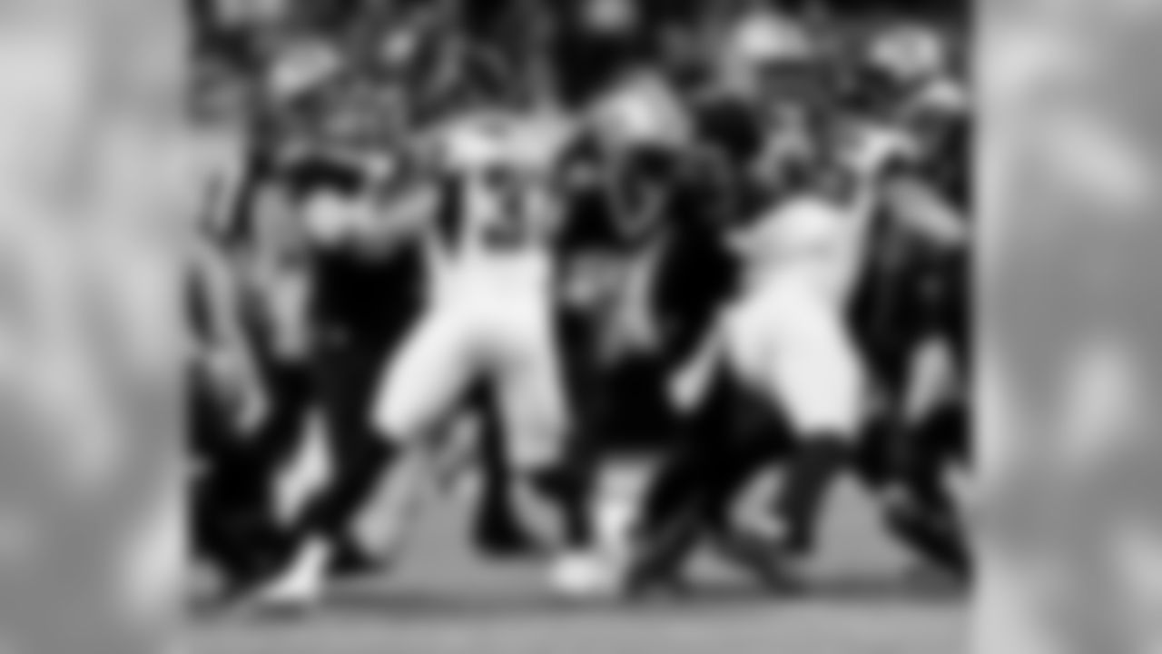 Check out photos of the on-field action between the New Orleans Saints and Atlanta Falcons in Week 10 of the 2019 NFL season.