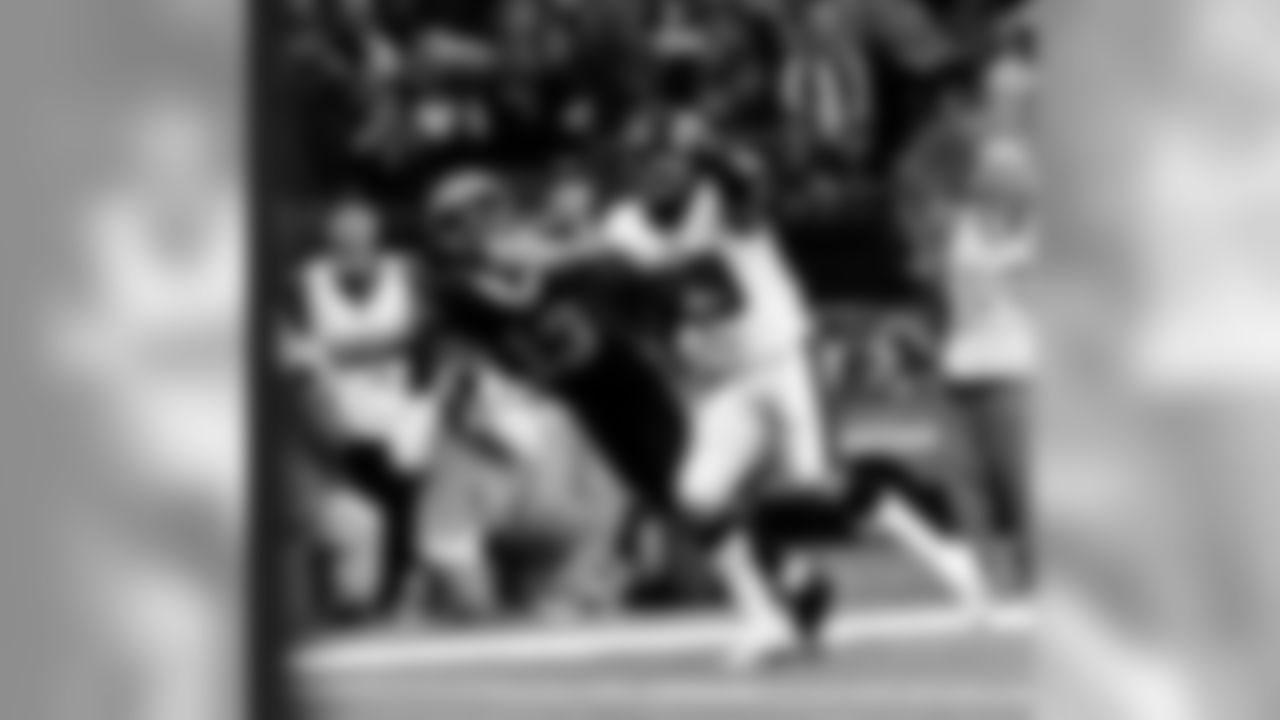Saints 20 - Eagles 14 (W)
Divisional Game
Michael C. Hebert