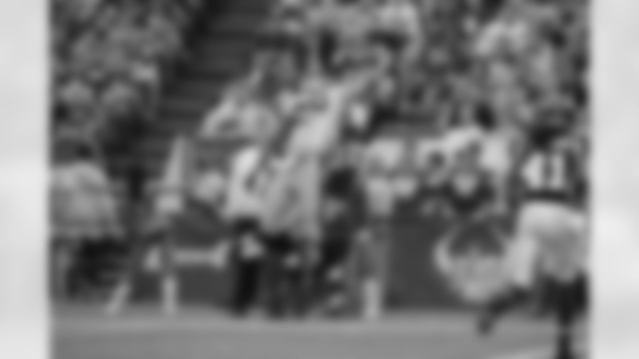New Orleans Saints announced that they have signed tight end Jimmy Graham on Tuesday, July 25, 2023. Check out the best photos of Jimmy in action with the New Orleans Saints during his NFL career.