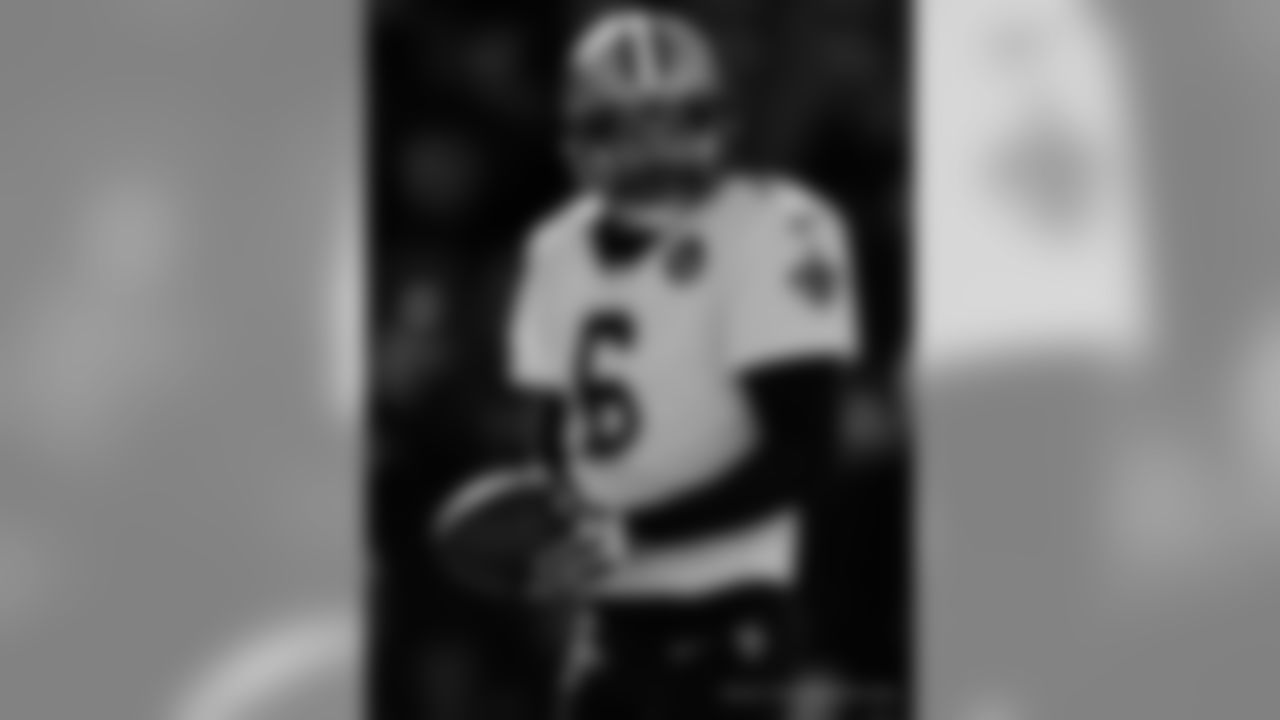 Gallery-Reg-Wk7-Saints-Ravens-Pregame-B-102118-002