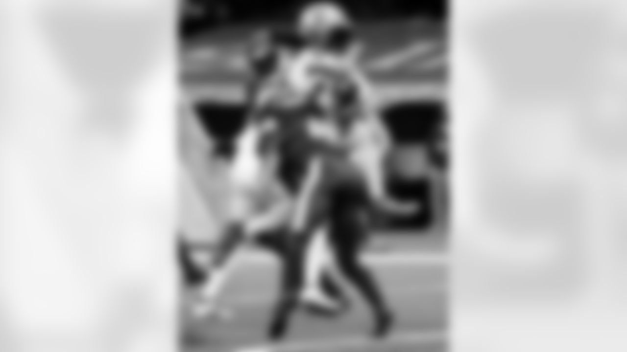 Game action photos from the New Orleans Saints vs. Minnesota Vikings matchup on Christmas Day in Week 16 of the 2020 NFL season.