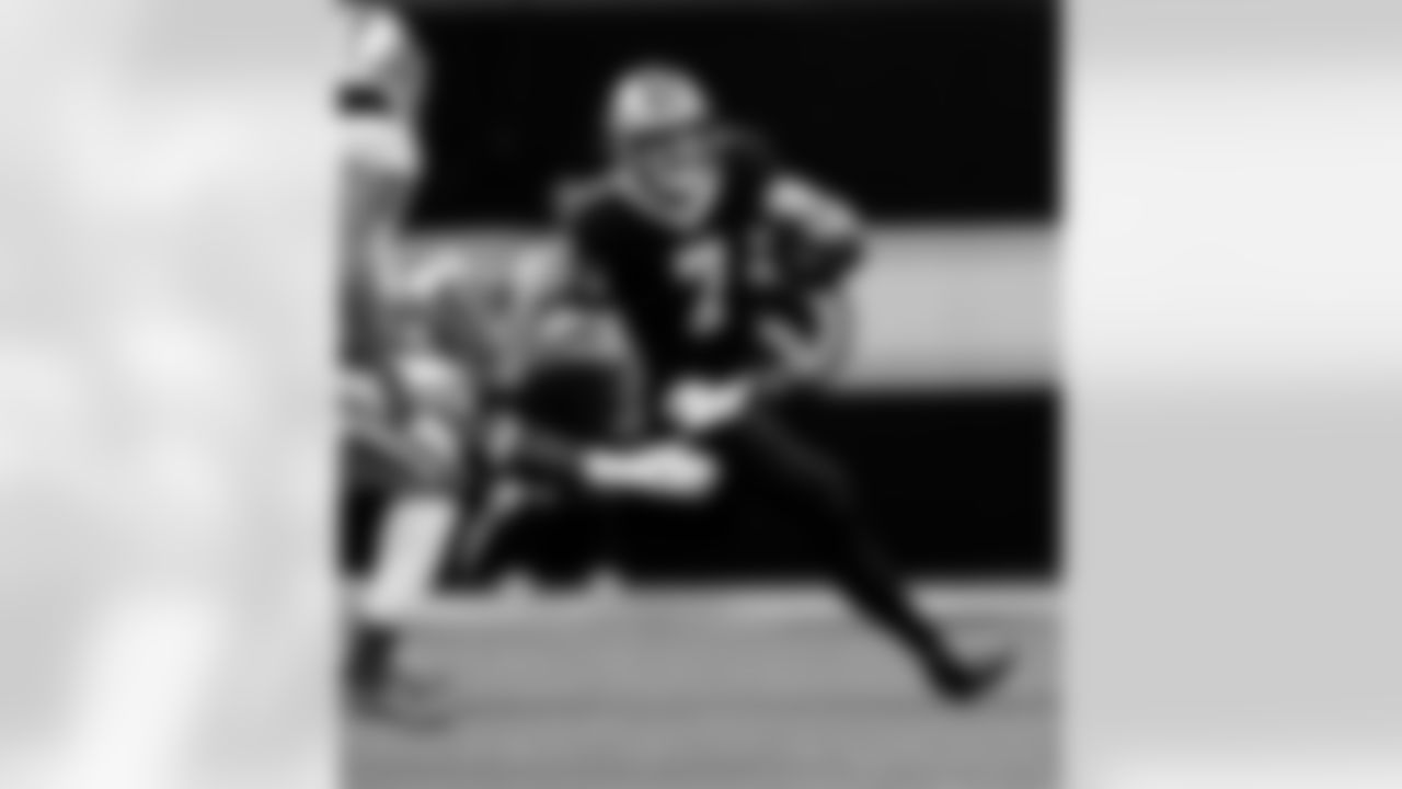Game action photos from the New Orleans Saints vs. San Francisco 49ers matchup in Week 10 of the 2020 NFL season.