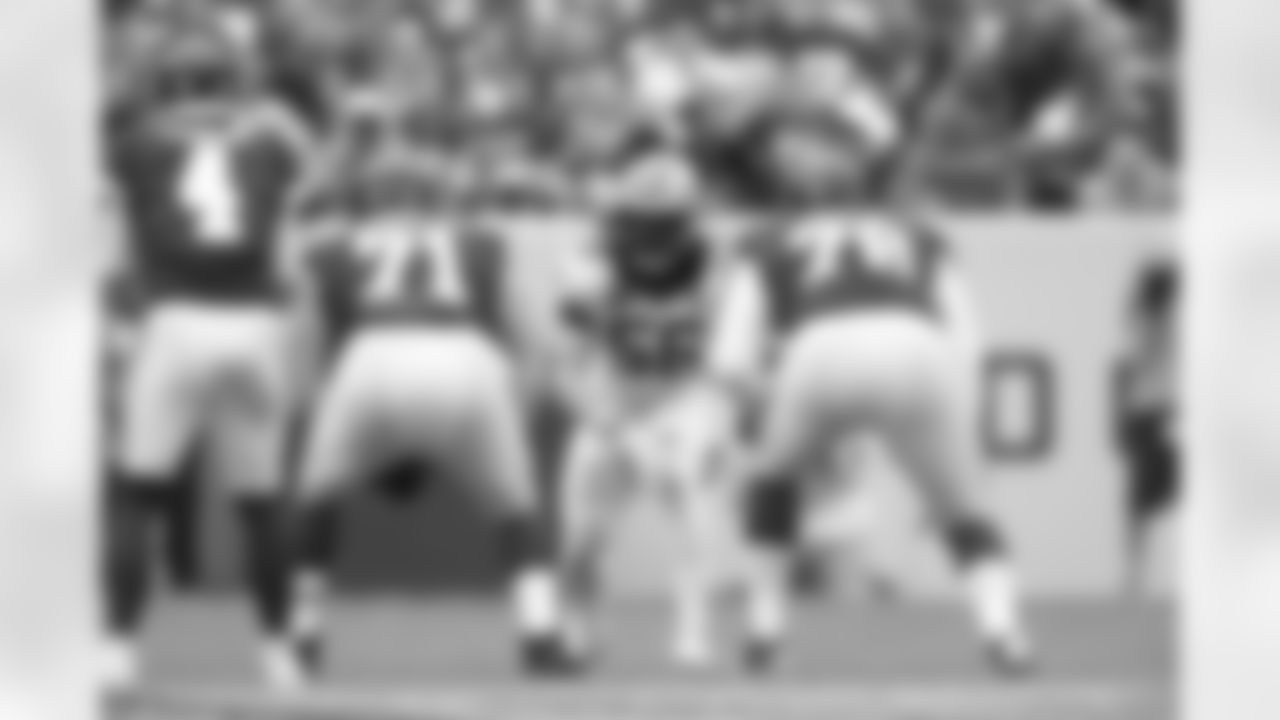 Check out photos of New Orleans Saints linebacker Demario Davis in action during the 2021 NFL season.