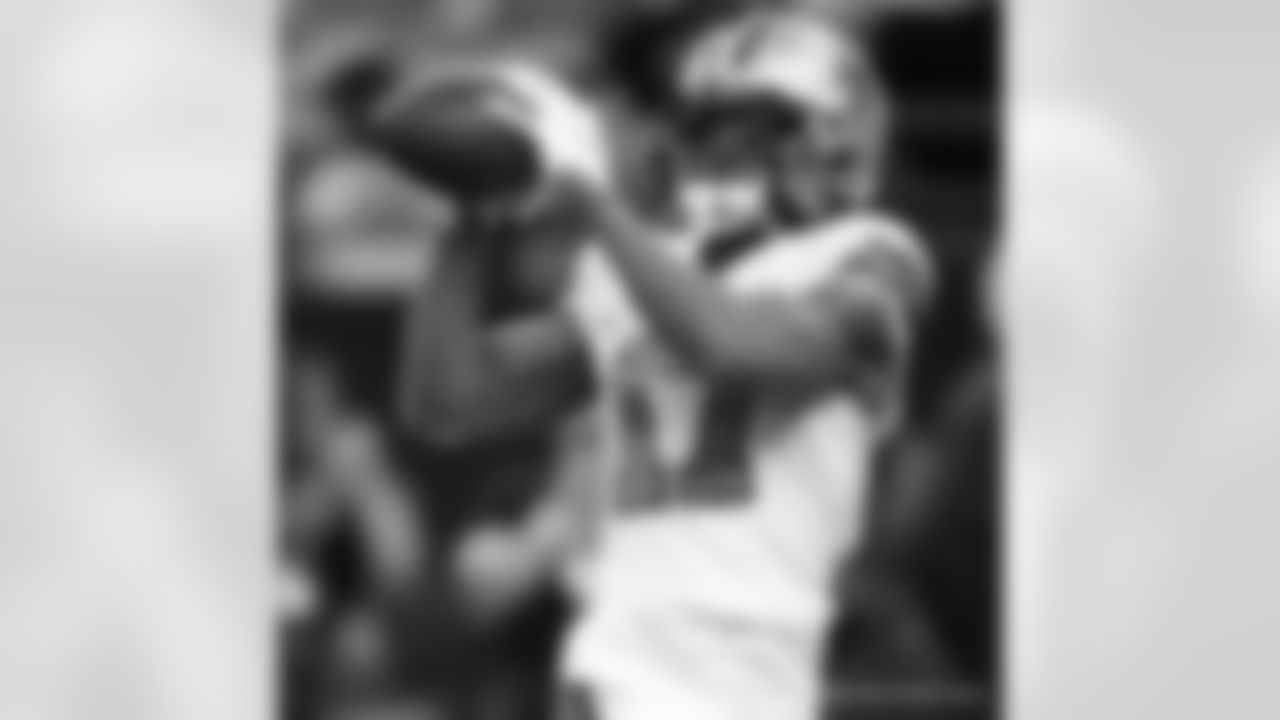 New Orleans Saints players and coaches prepare to take on the Tampa Bay Buccaneers in Week 8 of the 2021 NFL season.