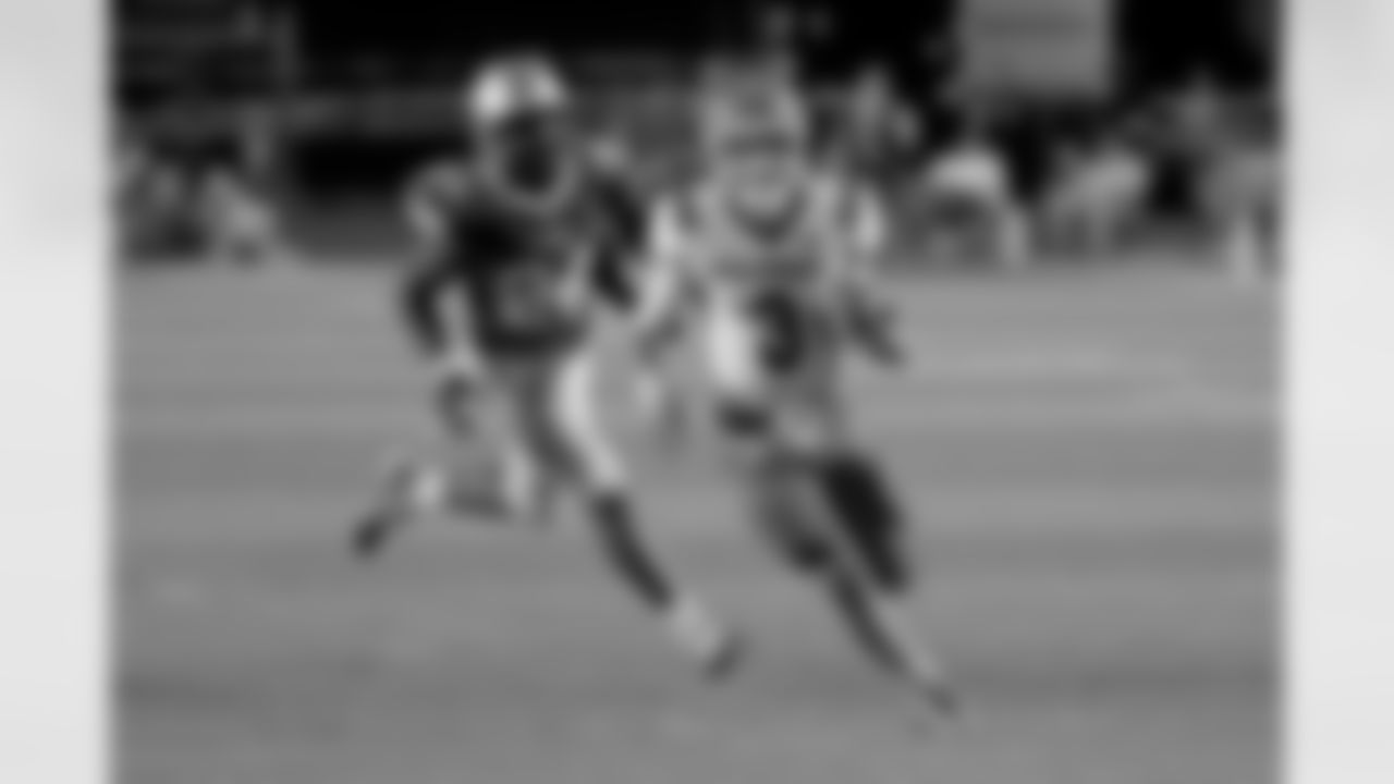 The Ocean Springs Greyhounds hosted the Gulfport Admirals in the Sanderson Farms Mississippi High School Game of the Month on Friday, October 28, 2022. On a night Oceans Springs honored its 2022 Sports Hall of Fame inductees, the Greyhounds came out of the gates quickly, scoring three first quarter touchdowns. The Admirals answered with three touchdowns of their own in the second quarter but couldn't keep pace with the undefeated Greyhounds who posted a 58-33 victory to win the Region 4-6A title.