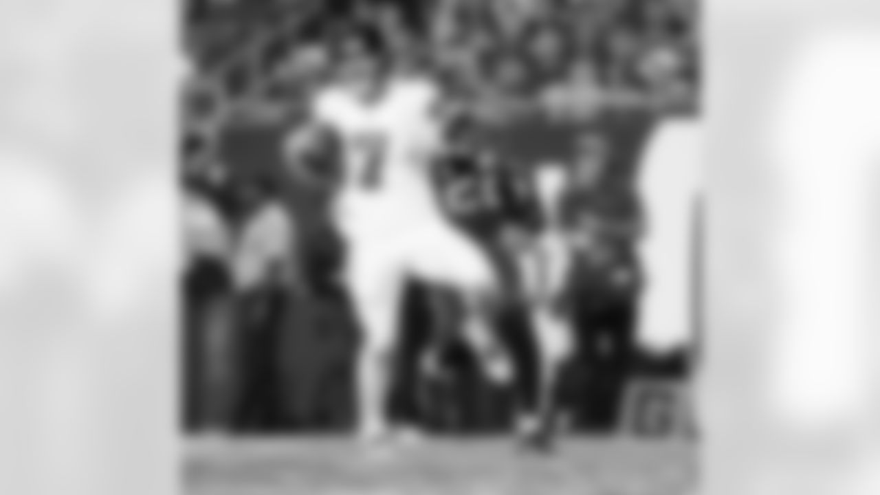 New Orleans Saints players in action during their 2022 Week 13 game against the Tampa Bay Buccaneers.