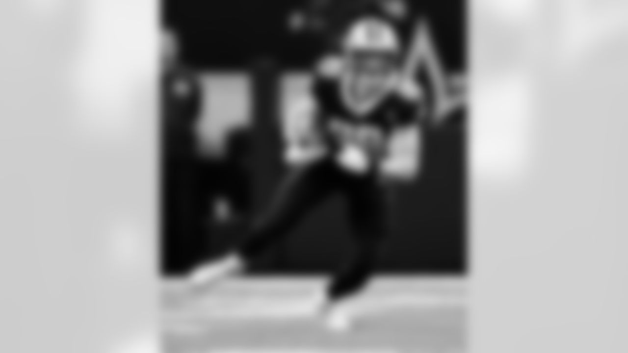 Saints 20 - Eagles 14 (W)
Divisional Game
Michael C. Hebert