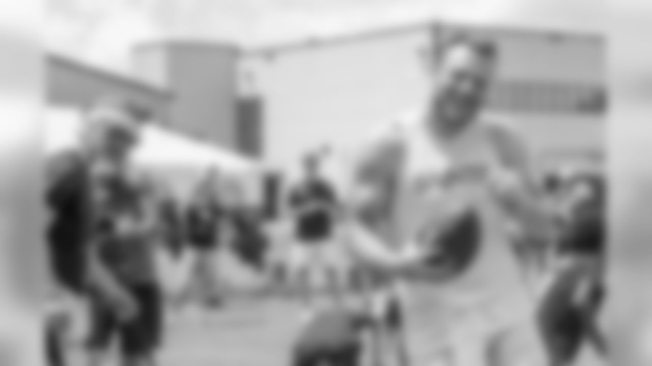 Gallery_TrainingCamp_QBChallenge_08031968