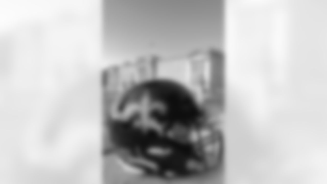 Gallery-Helmet-Buckingham-Palace-London-16