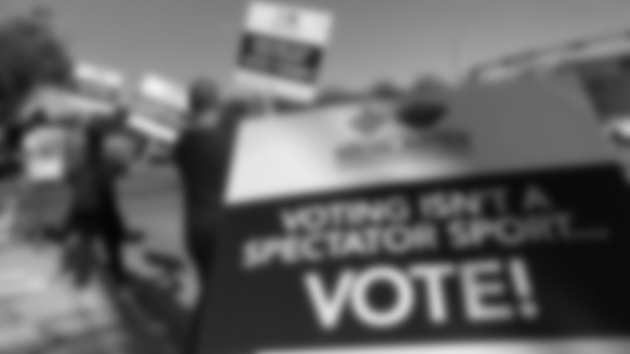 Members of the New Orleans Saints and Pelicans staff took to the streets in New Orleans to encourage casting your vote on Tuesday, Nov. 3.