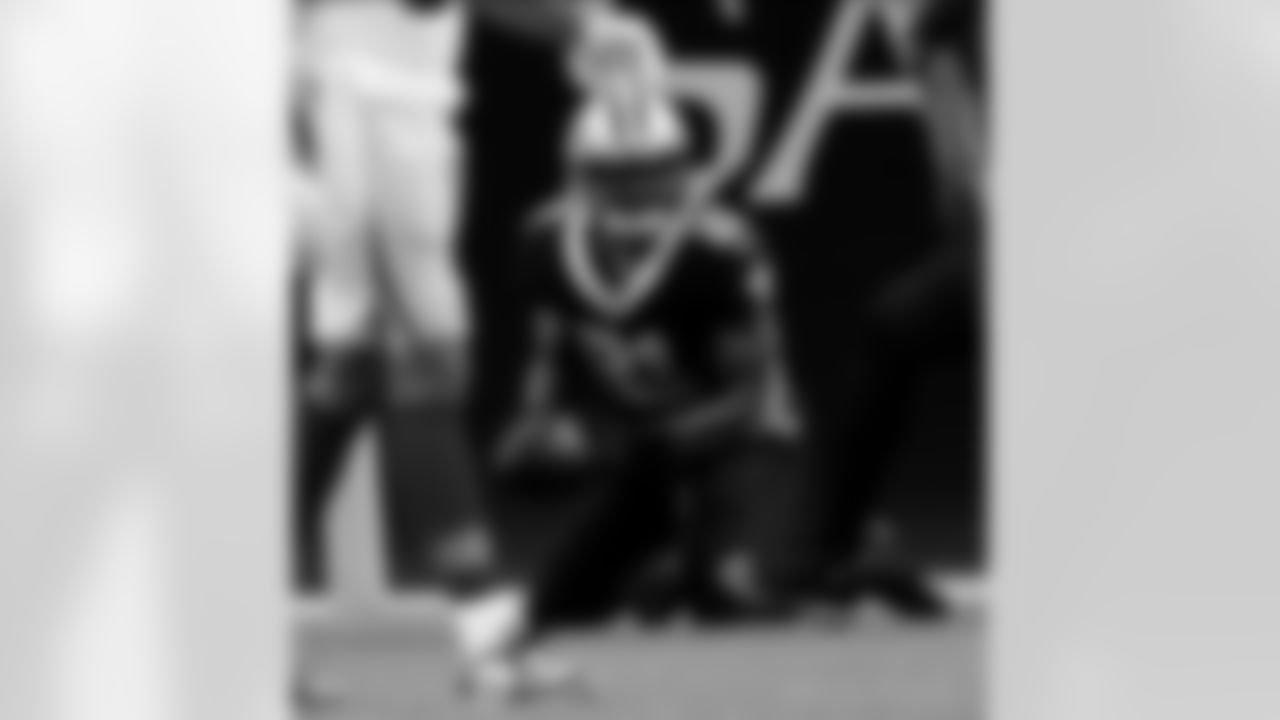 Game action photos from the New Orleans Saints vs. San Francisco 49ers matchup in Week 10 of the 2020 NFL season.