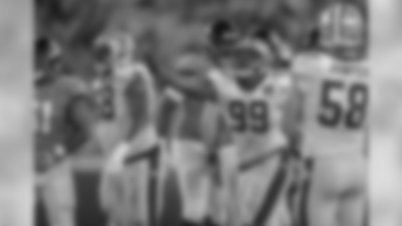 Gallery-preseason-game1-2560x14402183