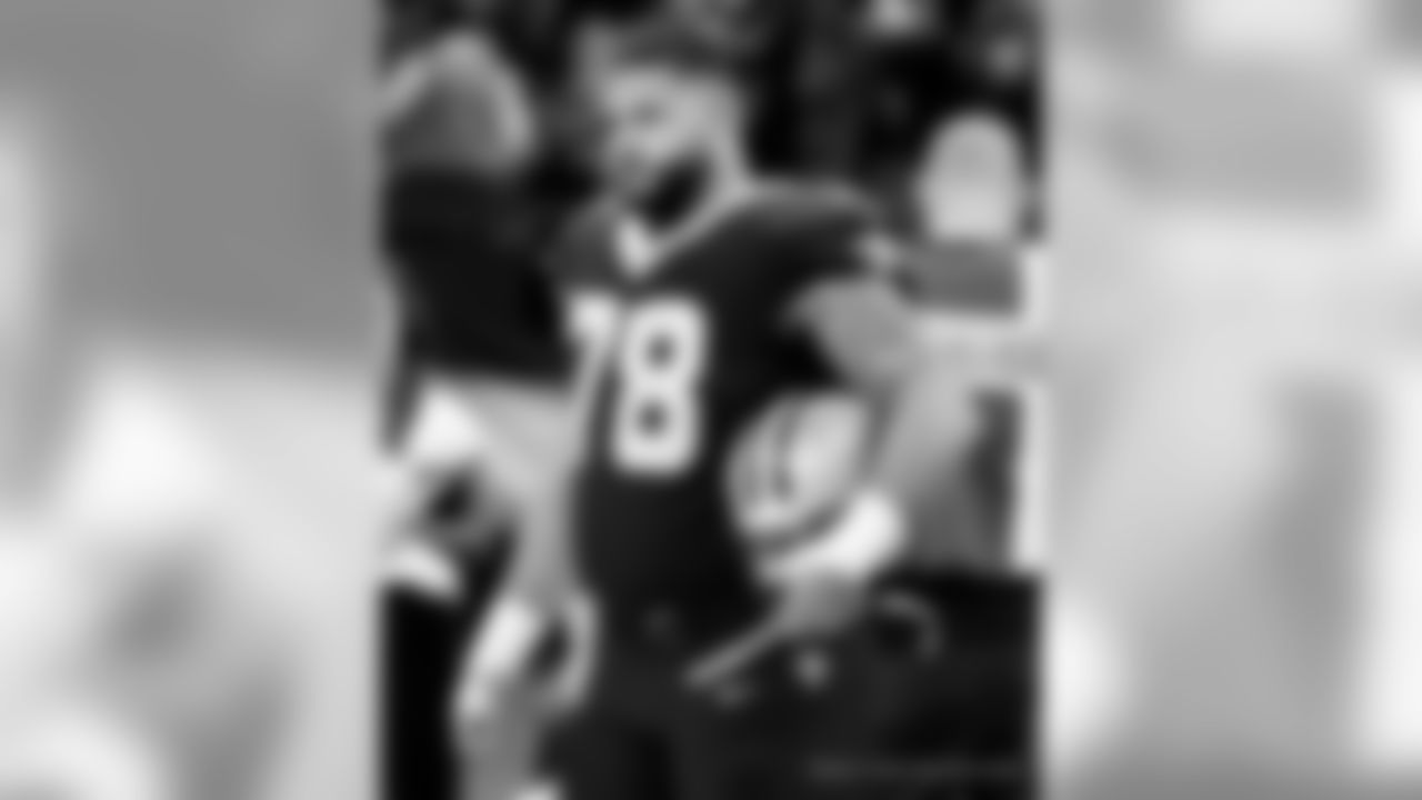 New Orleans Saints players and staff prepare for their Week 8 matchup against the Arizona Cardinals during the 2019 NFL season.