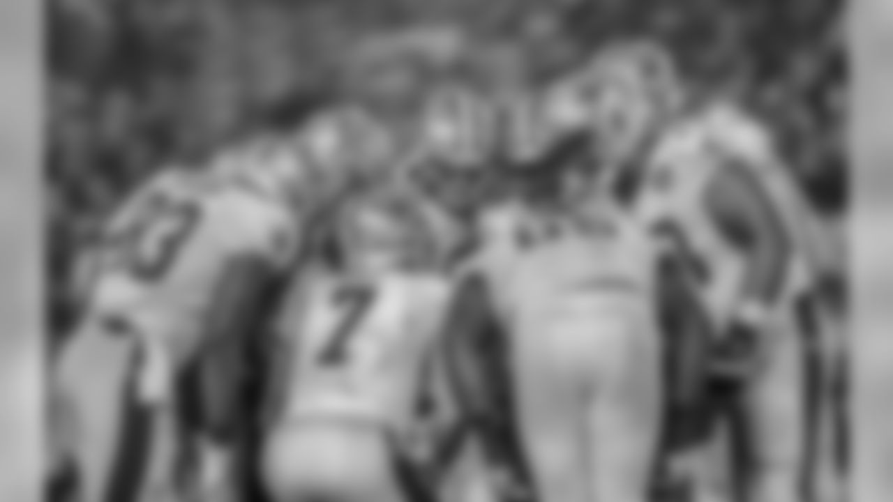 Gallery-preseason-game1-2560x14402204