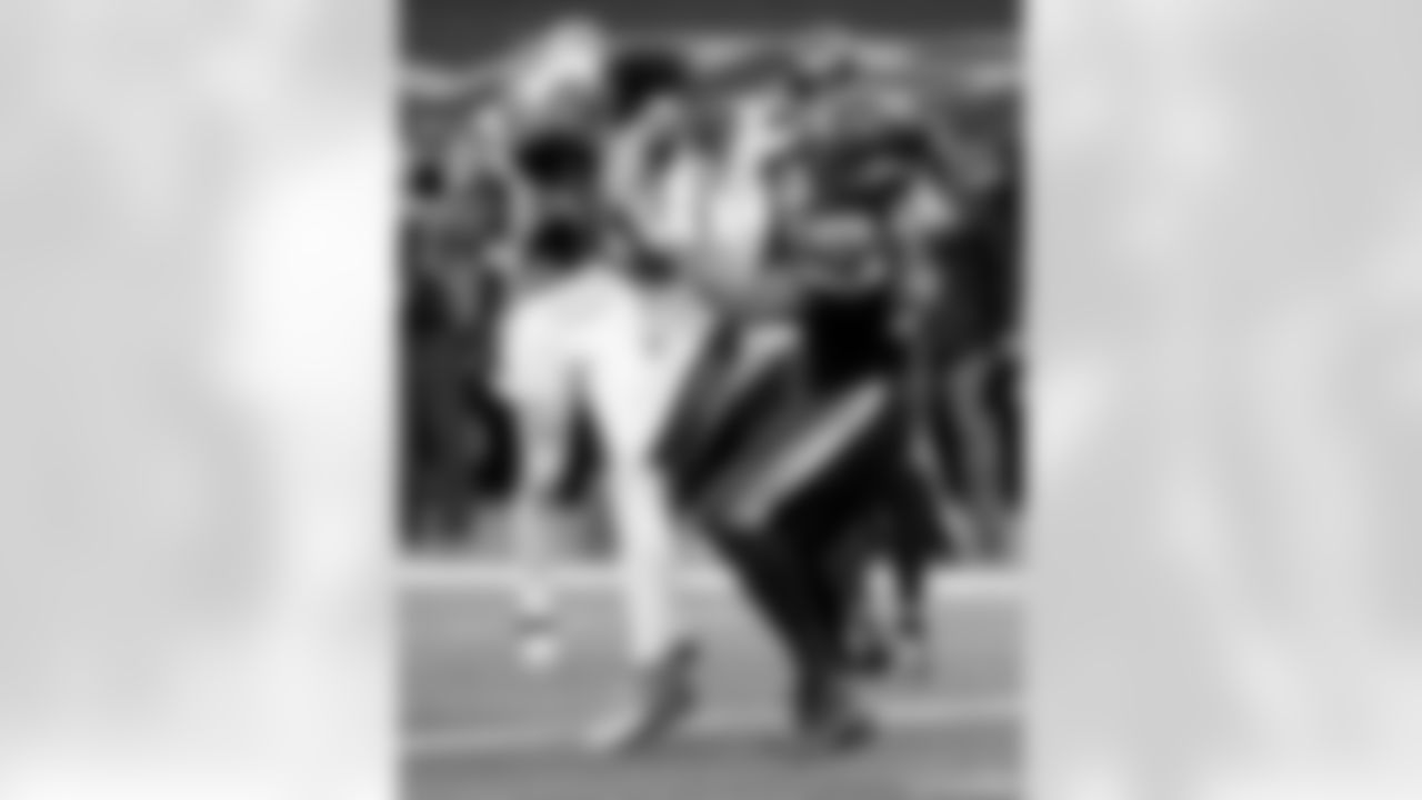 Check out photos of New Orleans Saints running back Alvin Kamara in action during the 2020 NFL season.