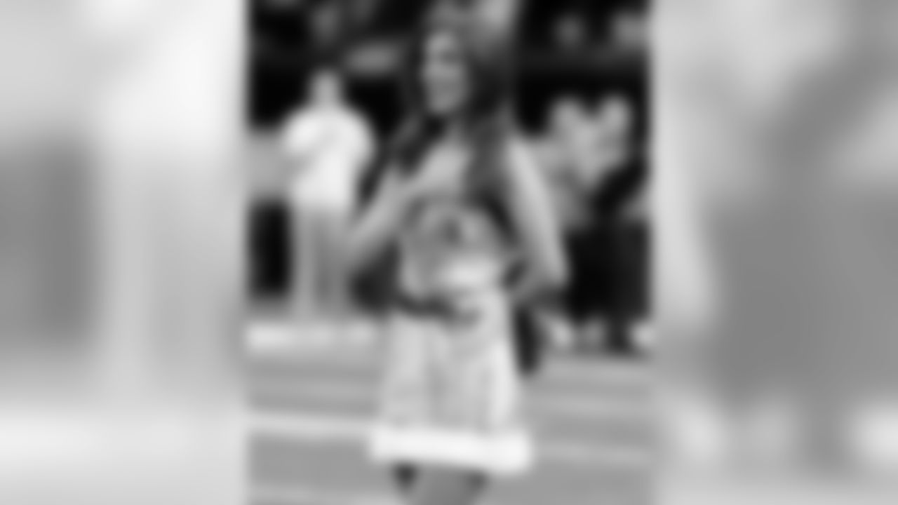 Gallery_Faces_Saintsations_Megan_011819_13
