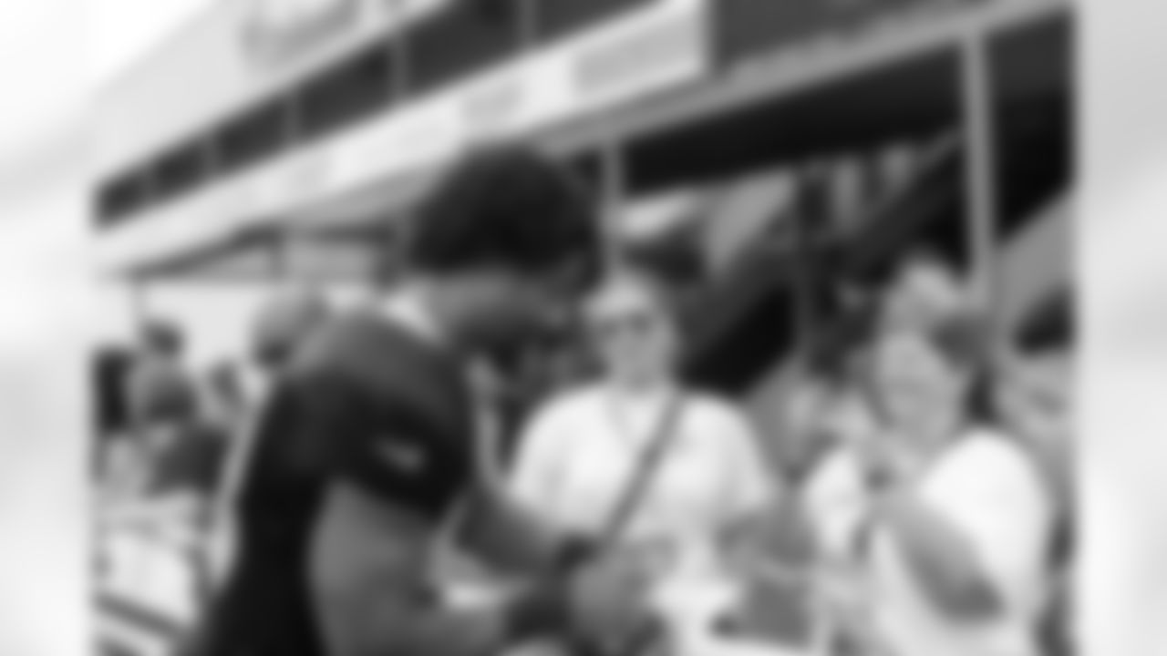 New Orleans Saints defensive end Payton Turner greets fans at 2022 Saints Training Camp presented by Rouses Markets on Thursday, August 11 at the Ochsner Sports Performance Center.
