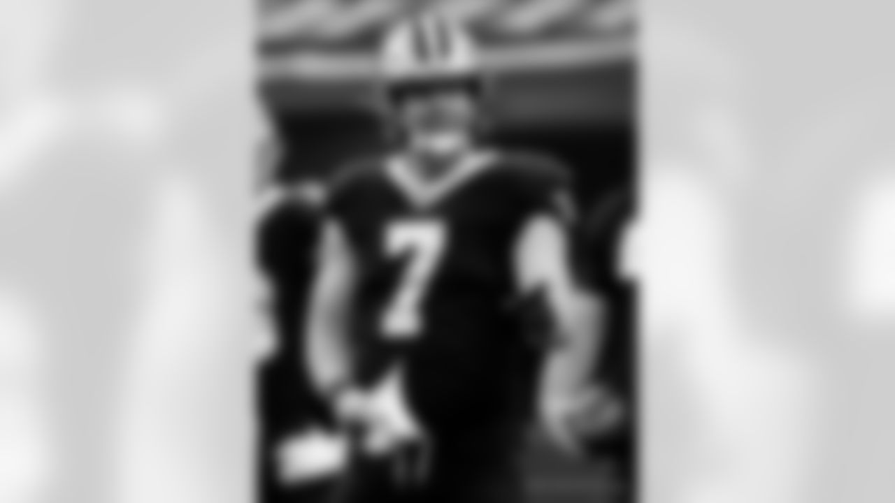 Pregame photos from the New Orleans Saints playing host to the San Francisco 49ers in Week 10 of the 2020 NFL season.