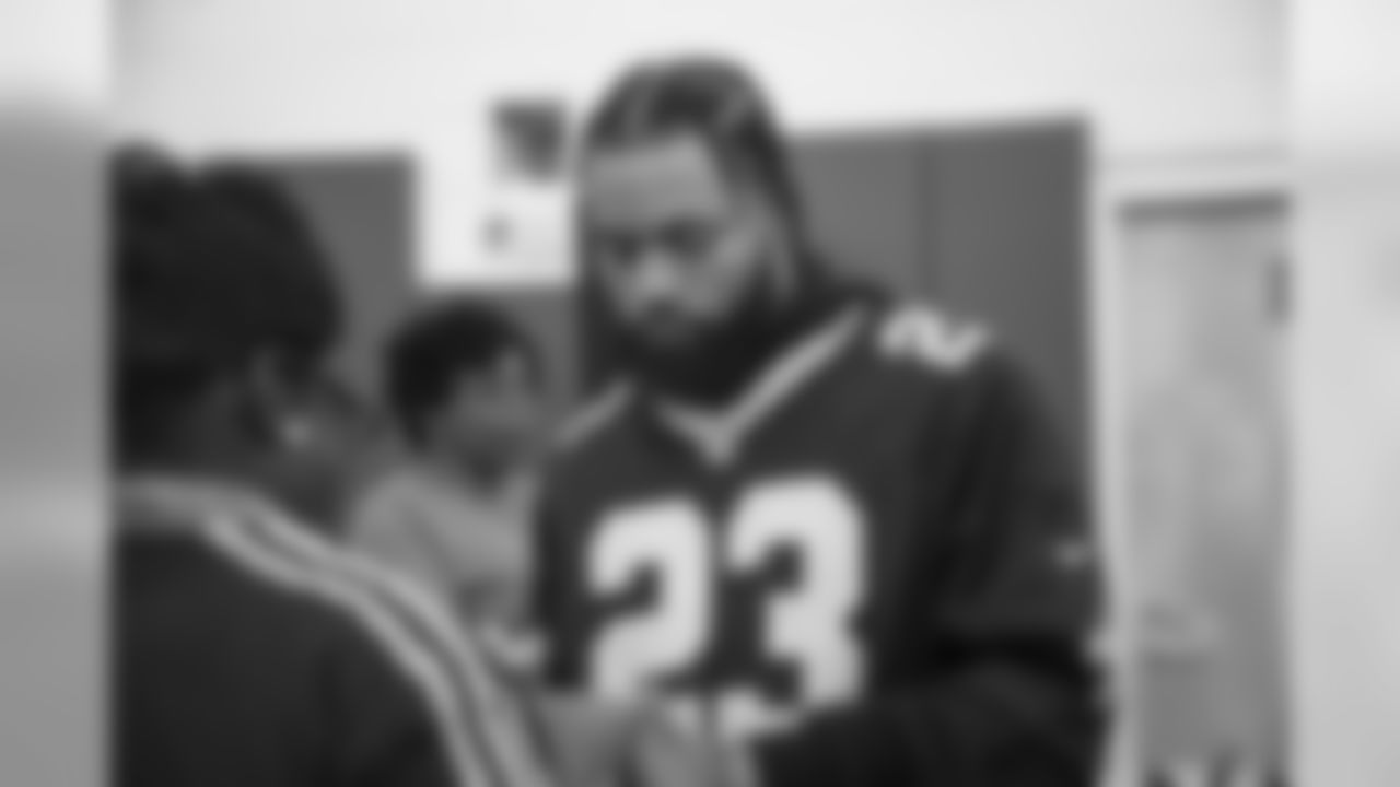 New Orleans Saints players distributed turkeys and fixings to over 1,000 families at the Dryades YMCA in celebration of the Thanksgiving holiday.