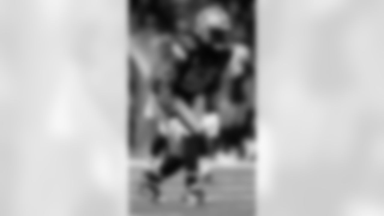 New Orleans Saints players in action during their 2022 Week 11 game against the Los Angeles Rams.