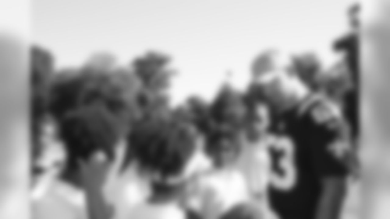New Orleans Saints linebacker James Laurinaitis teamed up with Playworks at Dwight D. Eisenhower Elementary School for a little recess game of flag football with local sixth graders.